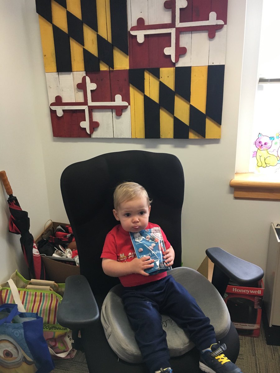 One of the #tinytots visiting mom at work ⁦@UMDscience⁩ #snackbreak #givingdayumd