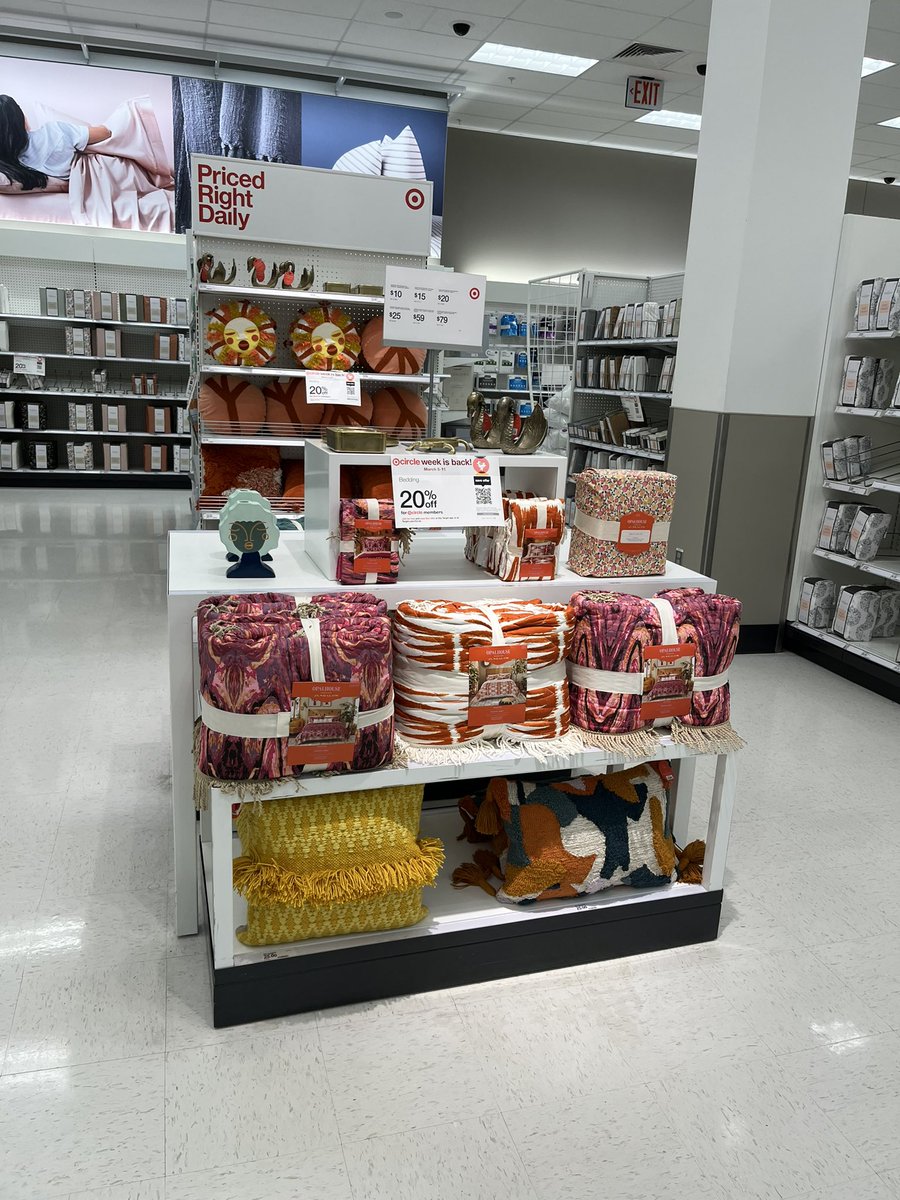 espetgt's tweet photo. Refreshing our Home ISM and Decor tables 😁✌🏻 #Target #TargetHome #T3356 #OpalHouse #Threshold https://t.co/PxSXj6zLI4