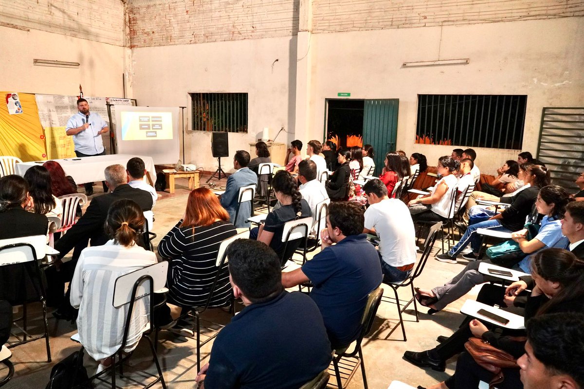 .<a href="/patrick_kemper/">Patrick Kemper</a> de <a href="/HagamosParaguay/">Partido HAGAMOS</a>, candidato a Senador #Lista9 #Opcion3 compartió con estudiantes de Universidad #UPAP de MRA. Habló de la importancia de la participación ciudadana, de exigir respuestas a autoridades y de votar informados, por mejores candidatos el 30 de abril