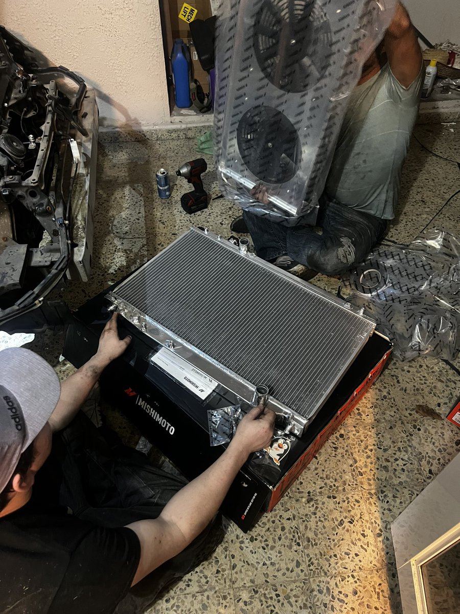 SwappedPr's tweet photo. Working on the JDM Supra ya era hora de que se tocara, radiador #mishimoto con su fan shroud y avanicos.
#mishimoto sponsor us 😂
#Toyota #supra #turbo #2jz https://t.co/1o3ungm3zS
