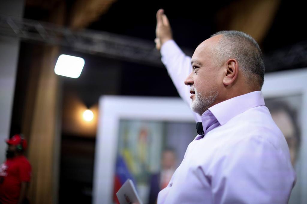PartidoPSUV's tweet photo. ¿Quién en sintonía de #ConElMazoDando? 🤭 Activas y activos con la cartelera 🍿

@dcabellor
#ChavezRevoluciónFeminista https://t.co/ss6UpWhtmX