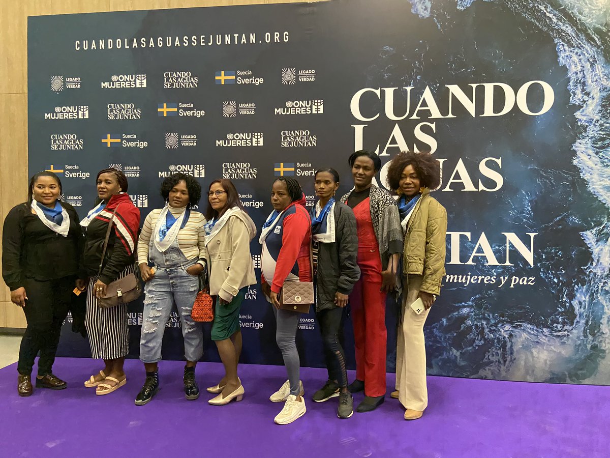 MariacSuecia's tweet photo. Llegó el día. 🇨🇴 y el 🌎 entero podrá conocer la historia de muchas mujeres colombianas que han llevado el conflicto en sus hombros pero que han sido y son gestoras de paz 🕊️ y transformadoras de vidas. ¡Gracias por su lucha y su valentía! 🙏🏻#CuandoLasAguasSeJuntan #8M https://t.co/VAWup75u0g