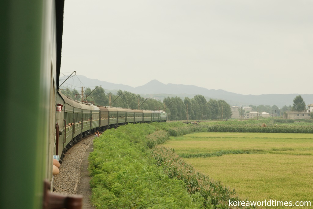 日本人以上に便利さと新しいものを求める中国人から見向きもされてなかった国際列車が注目されています。

中朝の国際列車は中国人と北朝鮮人優先なので、北朝鮮旅行再開後、日本人や外国人へ乗車券が割り当てられないかも。

北朝鮮 国際列車での訪朝ブーム？ 高麗航空が怖い中国人出張者たち

#鉄道