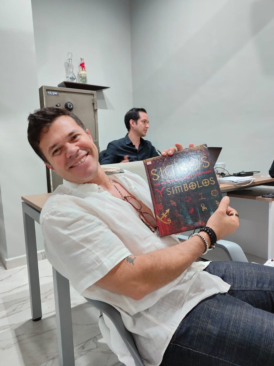 j_medina37's tweet photo. trabajando para uds.en #Vibrand gracias Profe #EdxonRodriguez por este regalo tan https://t.co/DSFUAZvwKP un placer colaborar en equipo.ha terminado un dia productivo y lleno de nuevos planes.descanso,que mañana. #HayConcierto #PajapanVeracruz bonita noche a todos!! a leerlo👏 https://t.co/7OKYQ451t4