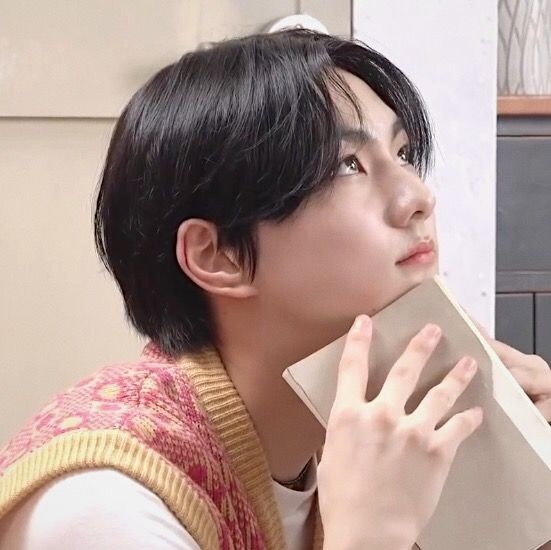 VerspieIter's tweet image. ㅤㅤ 
ㅤㅤ
My Louie said the sky was beautiful today, and I agreed. Although I didn't even know which sky he was talking about since all I saw was him. He's my sky.
ㅤㅤ
ㅤㅤㅤㅤ