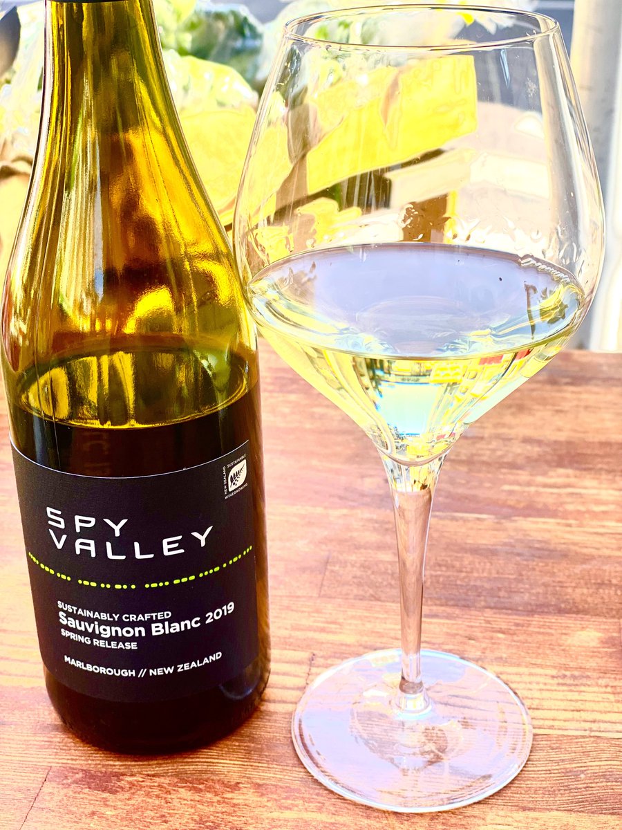 ocemedi's tweet image. 戸越銀座でランチ。メニューにあるグラスワインが、NZのSPY VALLEYのソーヴィニヨン・ブランのみ！感動しすぎて、飲まずにはいられませんでした😄

#ニュージーランドワイン #SPYVALLEY #戸越銀座 #MEAT&amp;amp;DELI355 #昼飲み #ニュージーランド #ワイン