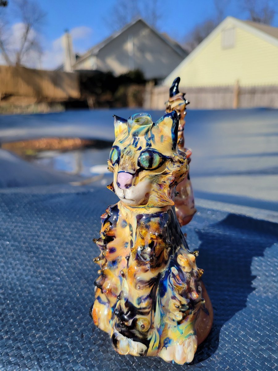 FreewaysGlass's tweet photo. Kitty with removable tail dabber up for auction now on my insta @freewaysart #glasskitty #kitty #tabbycat #glasscat #auction #glassauction #tabbykitty #sculptedglass #glassart https://t.co/DuxrYENbOd