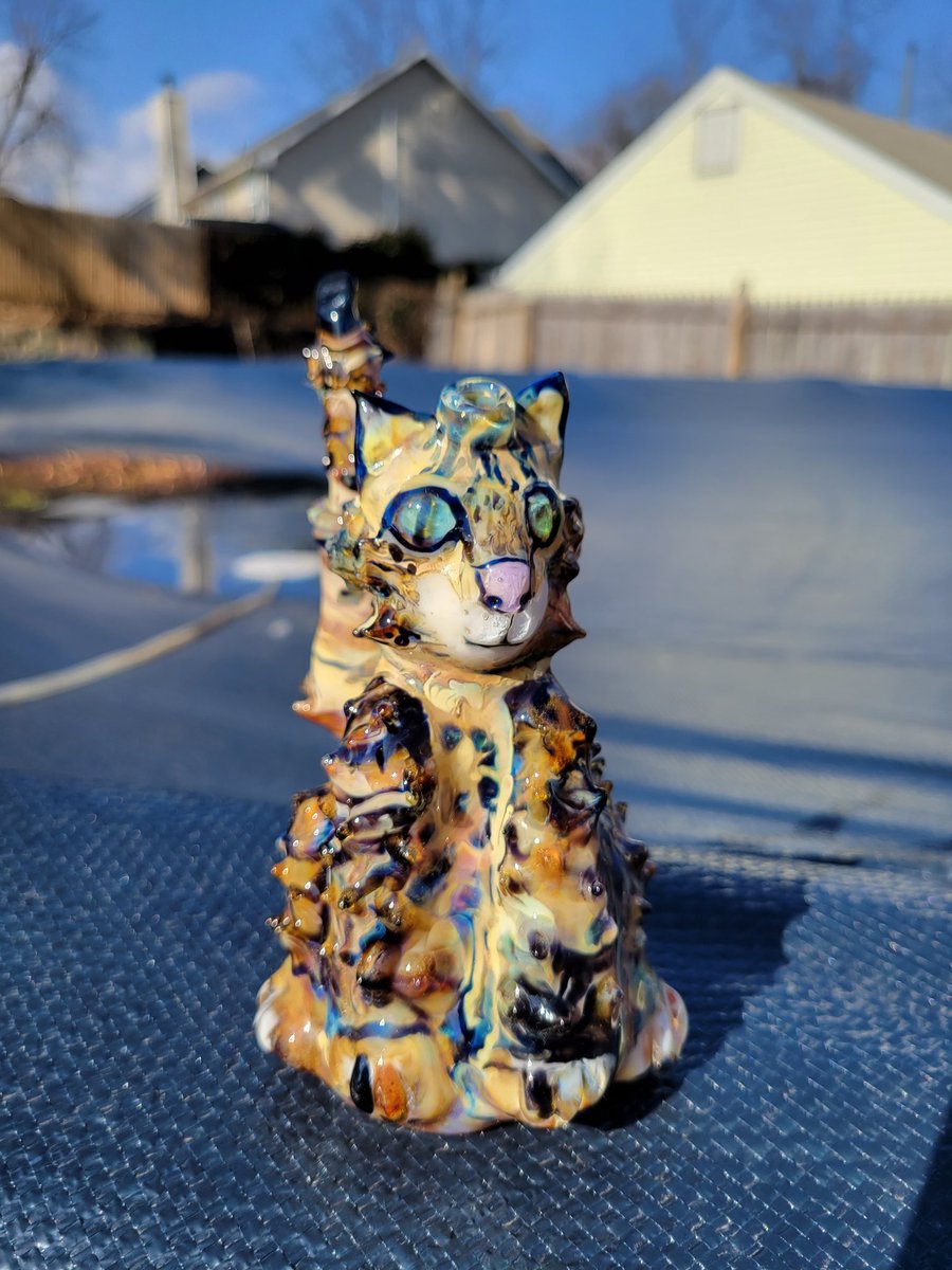 FreewaysGlass's tweet photo. Kitty with removable tail dabber up for auction now on my insta @freewaysart #glasskitty #kitty #tabbycat #glasscat #auction #glassauction #tabbykitty #sculptedglass #glassart https://t.co/DuxrYENbOd