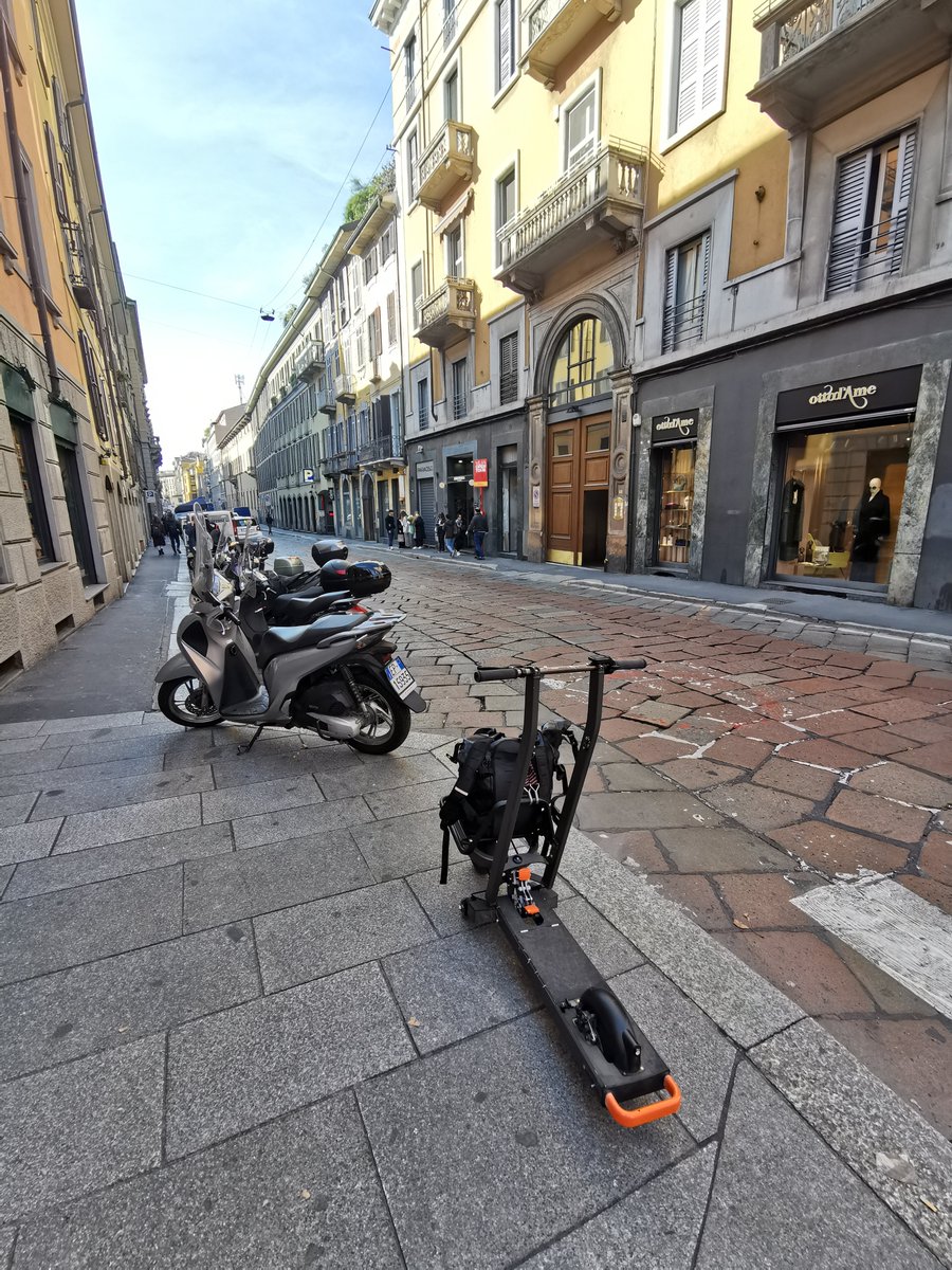 hello!ミモです！
how are you feeling today?
i feel spring is everywhere!.
i think this is an early blooming sakura???^^;
#mimoスタイル
#ライフスタイル
#escooter
#乗り物
#これから
#事前予約受付中
#詳細はお問い合わせください
#写真好きな人と繫がりたい
#設立者は写真好き
#ノマド