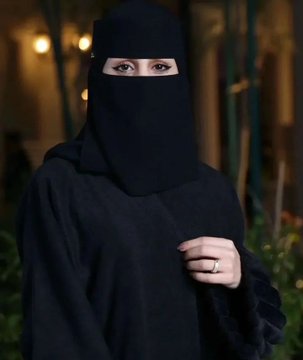 هذه زوجه وزير التربيه والتعليم يحيى بدر الدين الحوثي ركبتها لوما شعبت في الاسبوع مرتين اركبها.وازيد ادي لكم مقطع صوت وهي تلعن زوجها وانا طابق له وهي تتلذ به.