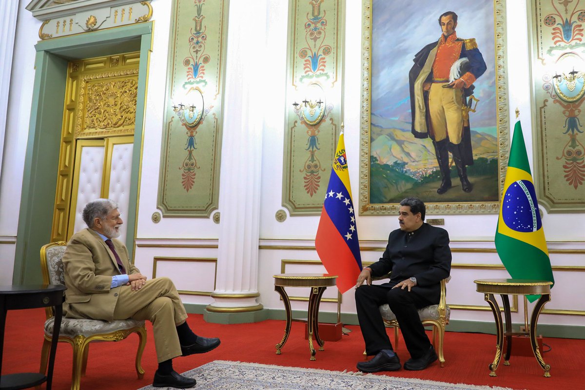 NicolasMaduro's tweet photo. Sostuve un grato encuentro con la Delegación de la República Federativa de Brasil, encabezada por Celso Amorim. Estamos comprometidos con renovar nuestros mecanismos de unión y solidaridad que garanticen el crecimiento y bienestar de Venezuela y Brasil. https://t.co/29M0AOClXF