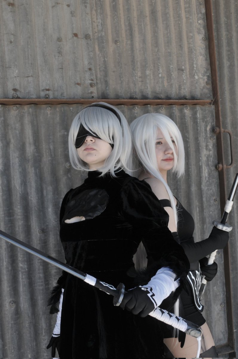 Mewiludovico's tweet photo. Nuestra primer sesión de fotos 💕
Llevamos mucho tiempo planeando este team cosplay de Nier ✨ y el resultado fue muy bonito, mil gracias a @ph.robles por poner su magia en las fotos ~
Y a @williewonka.uwu por ser la 2b más hermosa ~
Toy feliz
#cosplaynierautomata #a2nier #2b https://t.co/pxwDc8PZaX