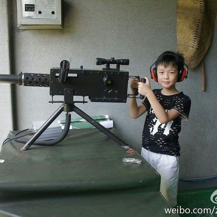 alcaxuxi444's tweet photo. Hoy en personas peligrosas presentamos a un chino llamado Zhong chenle de una edad aprox de 8-12 o incluso menos apodado el cholo https://t.co/QTHHQMunNN