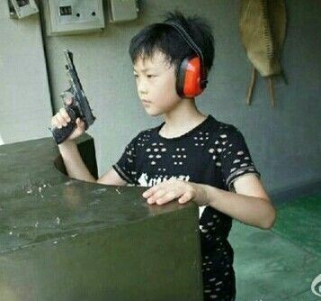 alcaxuxi444's tweet photo. Hoy en personas peligrosas presentamos a un chino llamado Zhong chenle de una edad aprox de 8-12 o incluso menos apodado el cholo https://t.co/QTHHQMunNN
