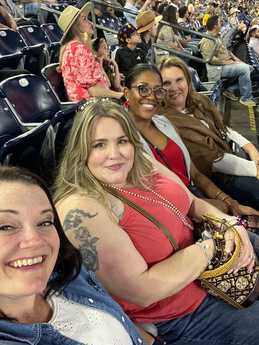 deanna_olson19's tweet photo. #RODEOHOUSTON https://t.co/kaM2FVQZEf