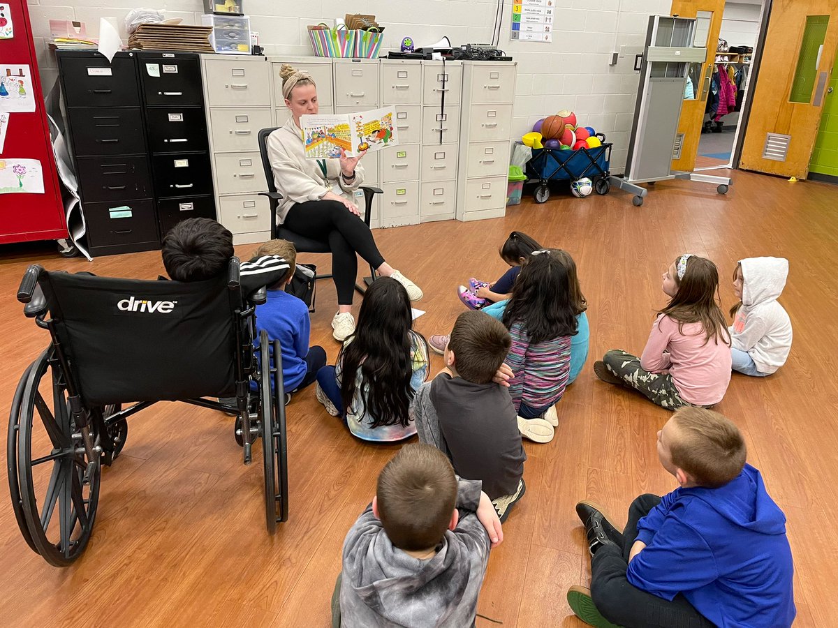Shoutout to our Instructional Coaches who came to celebrate Read Across America with our groups! <a href="/lsteiner_D12/">Lisa Steiner</a> <a href="/briennekelly/">Brie Vainisi</a> #ProudToBeD12 <a href="/MissWiatr/">Olga Wiatr</a>