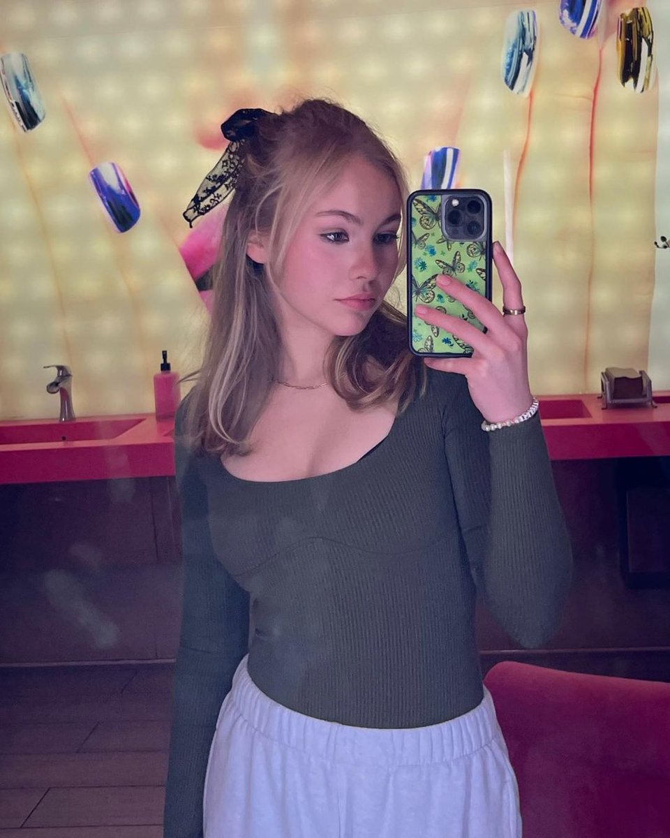 Anna Duboc tweet media