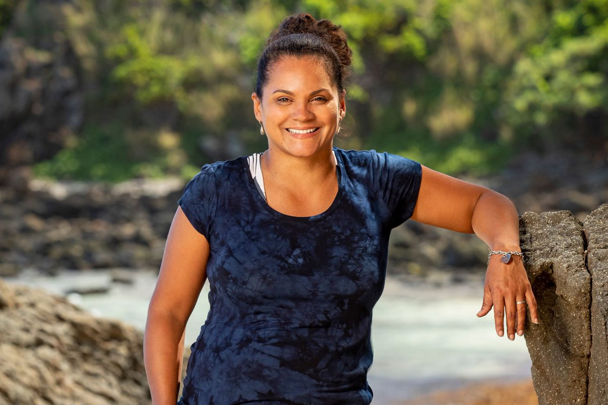 classicallygia's tweet photo. The sit-out bench? You mean the Queen’s throne?! #Survivor https://t.co/nWoFG0z89x
