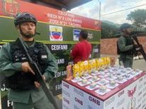 #8Mar || #FANB en lucha frontal  contra el narcotráfico, en el estado Táchira  aprehende  a ciudadano por posesion de 24 envoltorios contentivos de marihuana. Dicho procedimiento fue puesto a orden del M/P. No pasarán drogas por nuestro territorio.
#FANB
#EscudoBolivariano2023