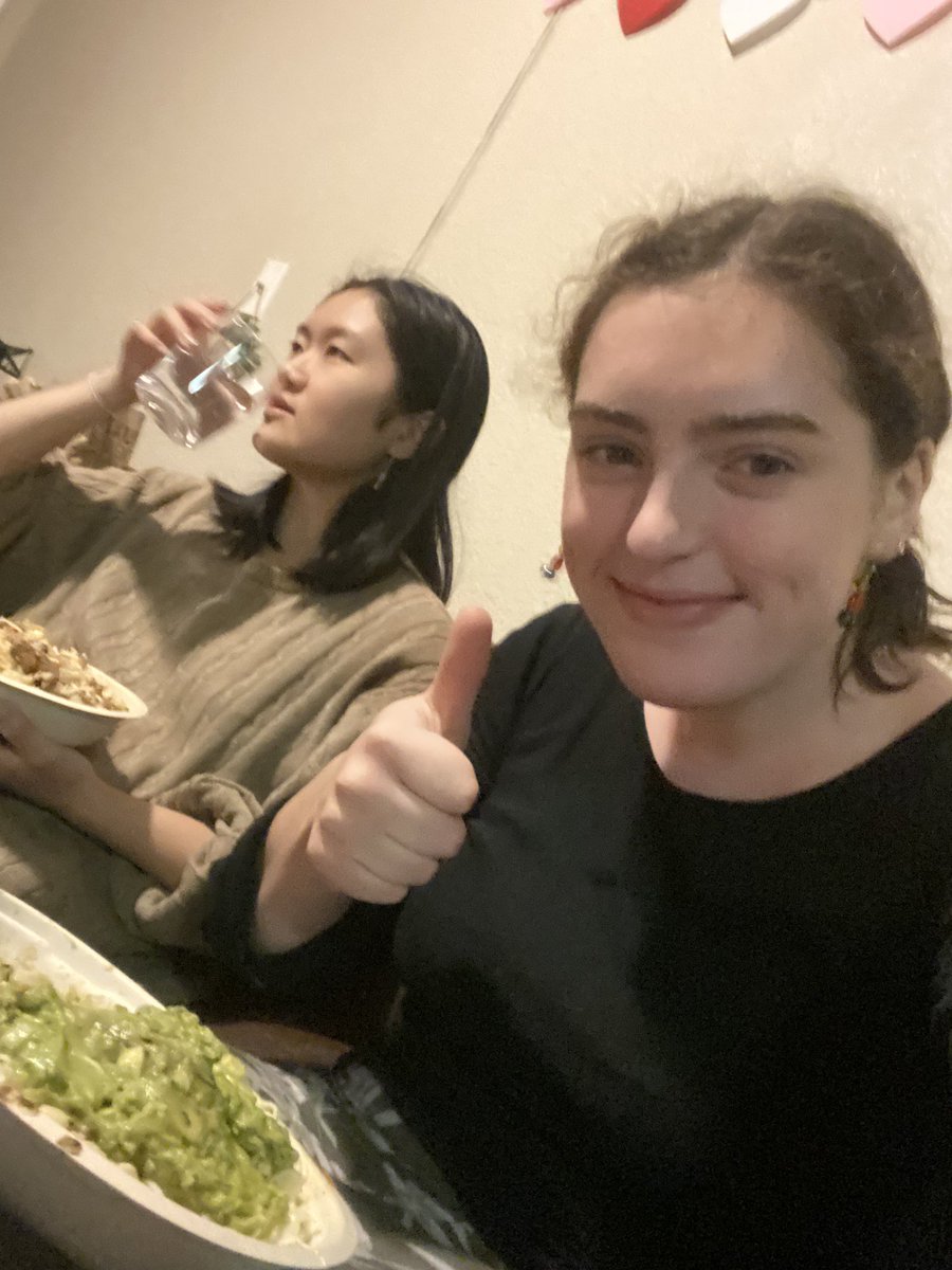 milagros_is_sus's tweet photo. #365challenge #nomeatweek with a sofritas bowl from chipotle !! And free guac 💅 https://t.co/1p18IEpjBU