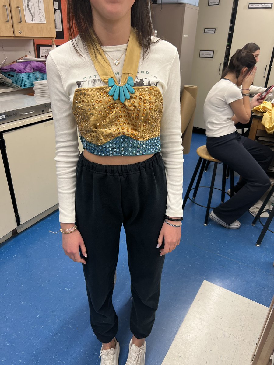 Fashionpob1's tweet photo. Fashion II @POBJFK finishing up their MET GALA design.  @BWileyPOB @POBSchools https://t.co/E488YQYlaQ