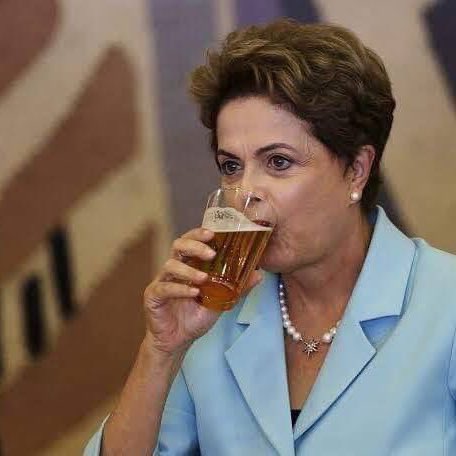 AKatequese's tweet photo. Nossa criança fumante e
excelentissima senhora ministra da
marola @sttebet, futuro jurídico da
katequese com oab e tudo! Mais uma
da cota comunista no grupo, essa tem
o espírito de Dilmãe Rousseff https://t.co/JTXuvglRSA