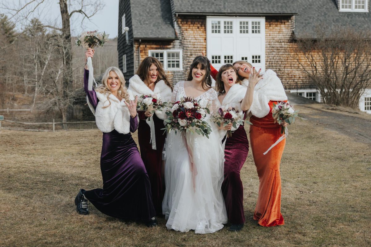 parkingtonsistr's tweet photo. #sistersrule #internationalwomensday #rosegotmarried! 📸@OrganicPhtgrphy https://t.co/4xpHEcYSVv