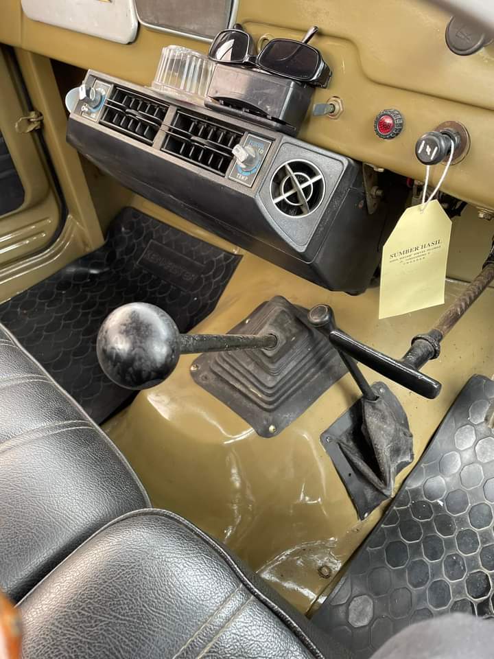 Suka Mobil Tua tweet media
