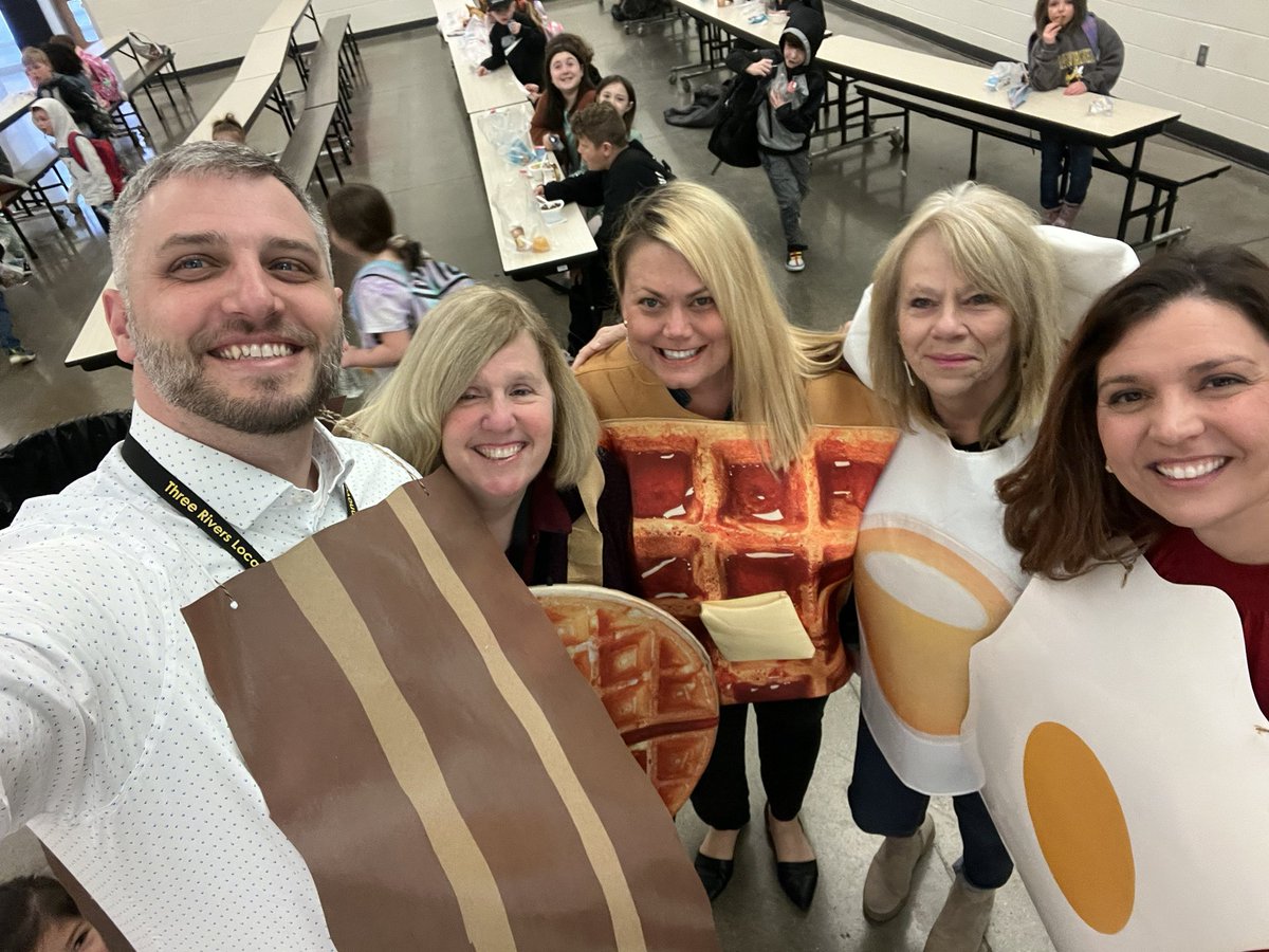 Have you ever seen a better looking breakfast?
#NationalSchoolBreakfastWeek 
#MrBACONbach🤣