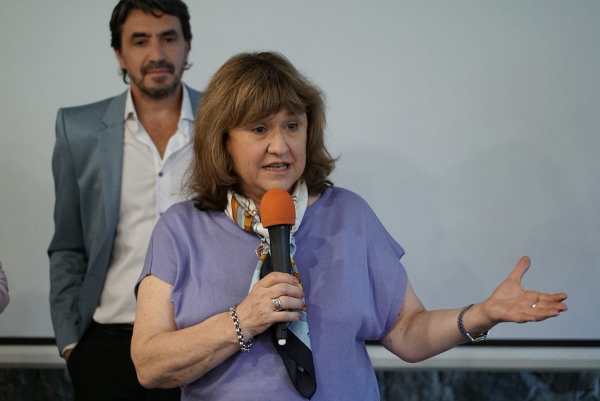 CCeneu's tweet photo. La escucha activa nos permite comprender claramente y en su totalidad las necesidades de los neuquinos y neuquinas. La sociedad es dinámica y dinámicas deben ser las políticas públicas 🫂
Muchas gracias #SanMartindelosAndes
@marcoskoopm @AnaPechenOk
#HayFuturo https://t.co/lfoPuedyZm