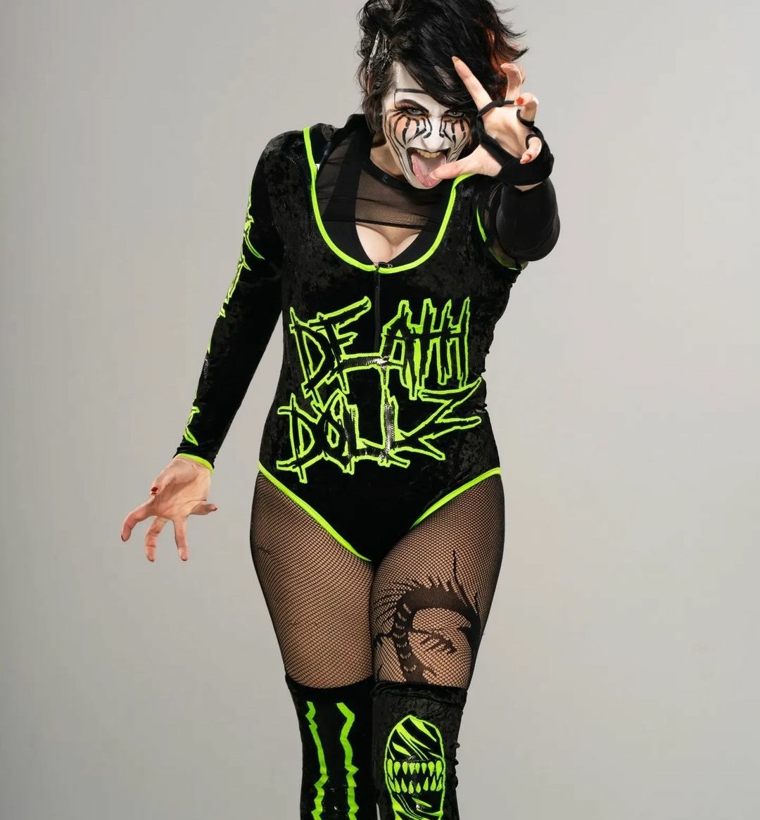 zombiewwe4134's tweet photo. Happy National Women's Day to my favorite @IMPACTWRESTLING Longest Reigning Knockouts Champions @WeAreRosemary @thetayavalkyrie @FearHavok #BabyBat #DemonAssassian #CusImSick 😈🤘🦇 #DeathDollz🖤 https://t.co/8Fcs80Wpnk