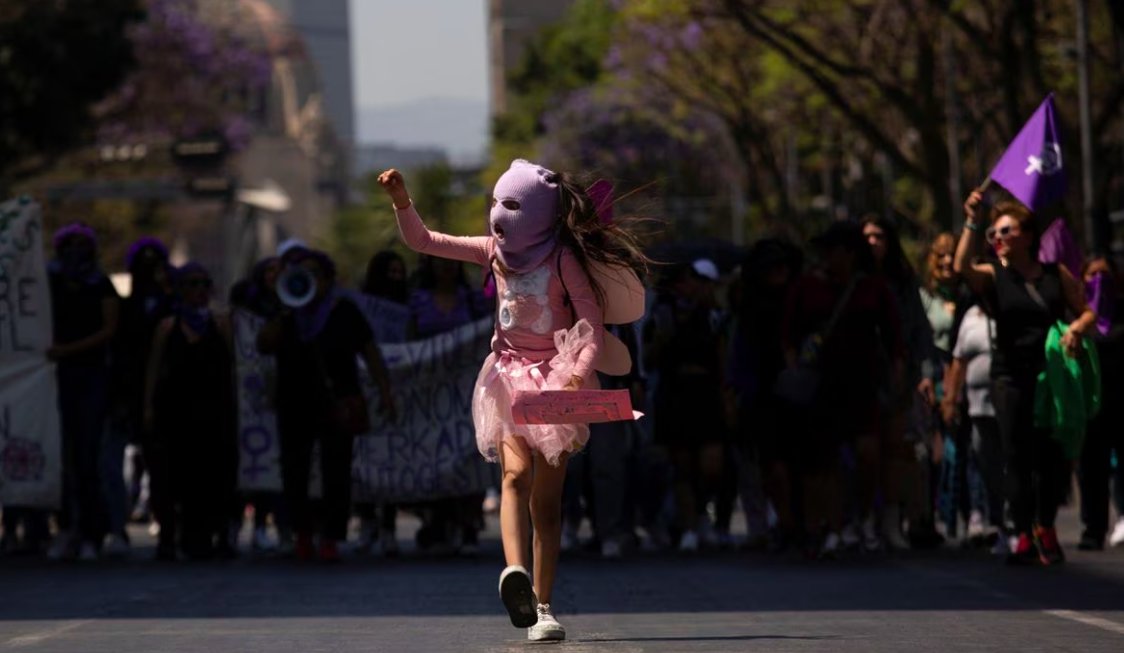 unemexico_'s tweet image. Gran fotografía de la #Marcha8M  publicada en @elpaismexico.  #UneMexico