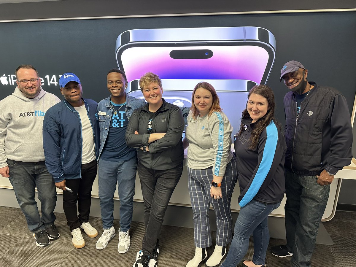 Pop Ave is POPPING OFF! Loved my visit with Courtney Cheyenne &amp; Sea Sea! #KnocKoutCity #SESfam #EastRegion #LifeAtATT <a href="/southeaststates/">Southeast States</a> <a href="/carawfields/">Cara Fields</a>