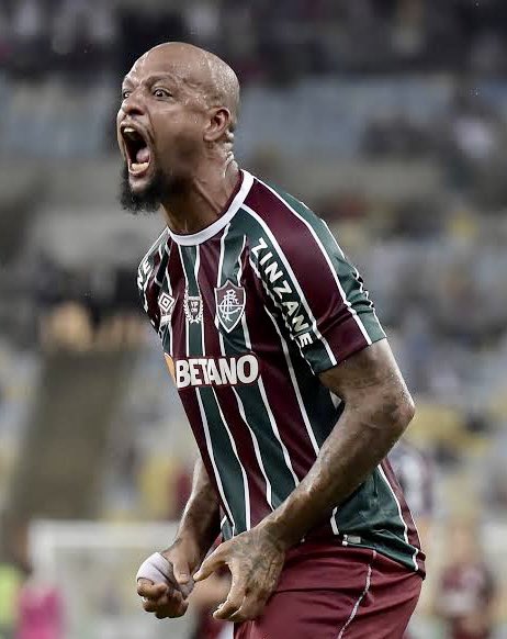 Felipe Melo (39 anos) contra o Flamengo:

⏰ 1 minuto jogado
👣 0 ações com bola
🟥 1 cartão vermelho