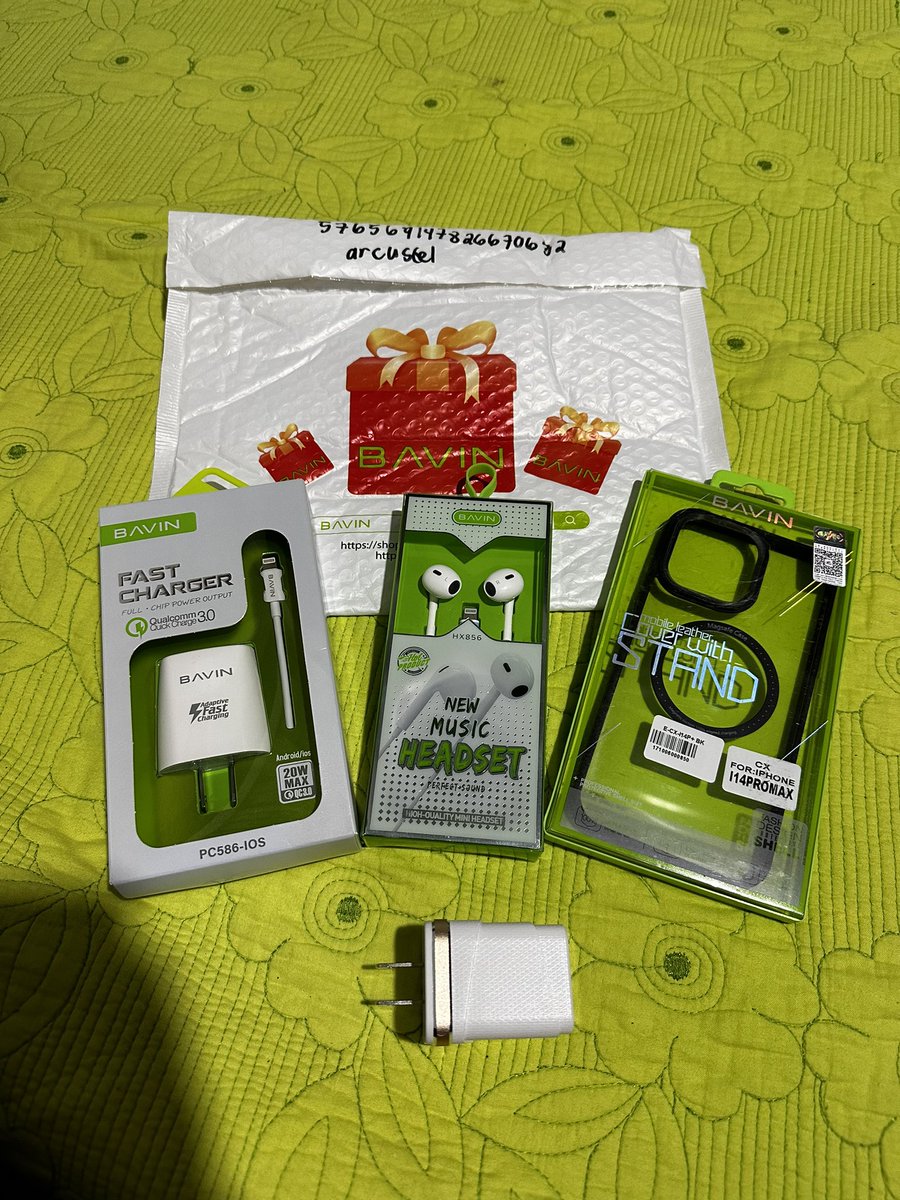 arcuscel422's tweet image. magastos! lahat ng accesories kailangang bilhin... isang charging wire lang kasama 
pero sa mura lang ako 😅
x10 ang presyo sa power mac tapos same lang naman ang function 🤣🤣🤣
#bavin #bavinph #apple #iphone14promax