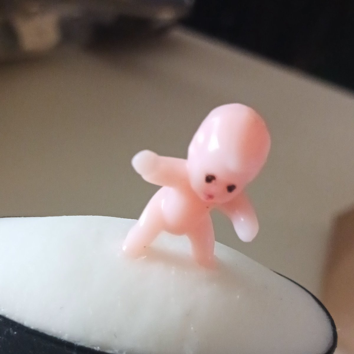 CherryKahdh's tweet photo. Snow day! 
(Totally not deodorant) https://t.co/Z6zf3lq1Xn