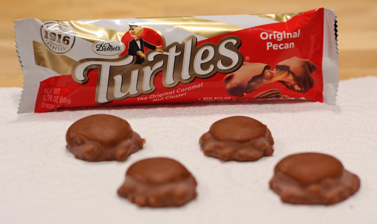 JosephHill3794's tweet photo. "Happy #NationalPeanutClusterDay!"🥜🍫
DeMet's TURTLES🐢🍫
Photo By: Joseph Hill🙂📸🐢🍫
#Turtles🐢🍫 #PeanutClusters🥜🍫
#candy #sweet #delicious #yummy https://t.co/b1P4lTYncV