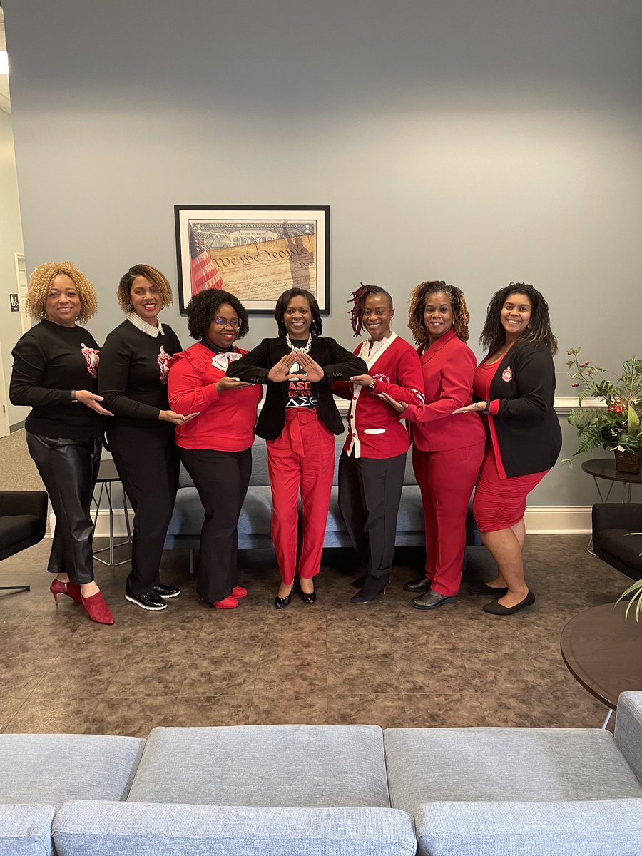 ystewart1's tweet photo. Professionally, I am honored to be connected to some amazing women who lift and inspire me daily… these are a just a few❤️…HAPPY #InternationalWomensDay to all of you who show up n represent each and every day. #womenROCK #RepresentationMatters #BGM✨#embraceequity2023 #alllove https://t.co/D0RiqNDZHi