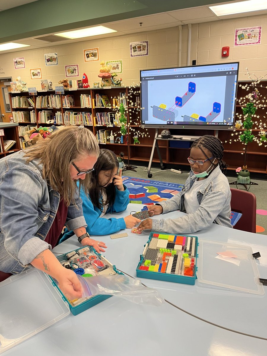 Building Robots in <a href="/ASAP_OHES/">Ruthie Green</a> with our amazing <a href="/Jchilds05/">Jennifer Childs</a>! The kiddos love working with <a href="/VEXRobotics/">VEX Robotics</a> ! <a href="/OHES_Covington/">Oak Hill Elementary</a> <a href="/NewtonCoSchools/">NCSS</a> <a href="/tutuedtech/">Ijeoma Johnson</a> <a href="/SamoraHoward/">Samora Howard</a> <a href="/DeenajSams/">Deena Sams</a>