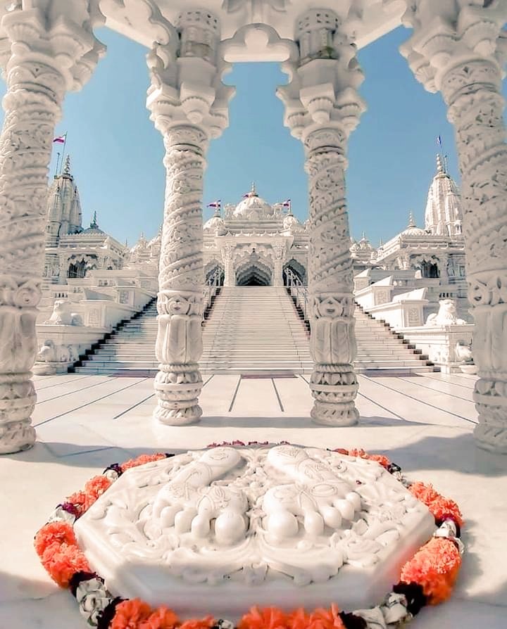 PMDashboard's tweet photo. ताजमहल से भी सुंदर इस दिव्य मंदिर का नाम बताने वालों से जुड़ना चाहुगा...!! ❣️ https://t.co/qEJmNAG99d