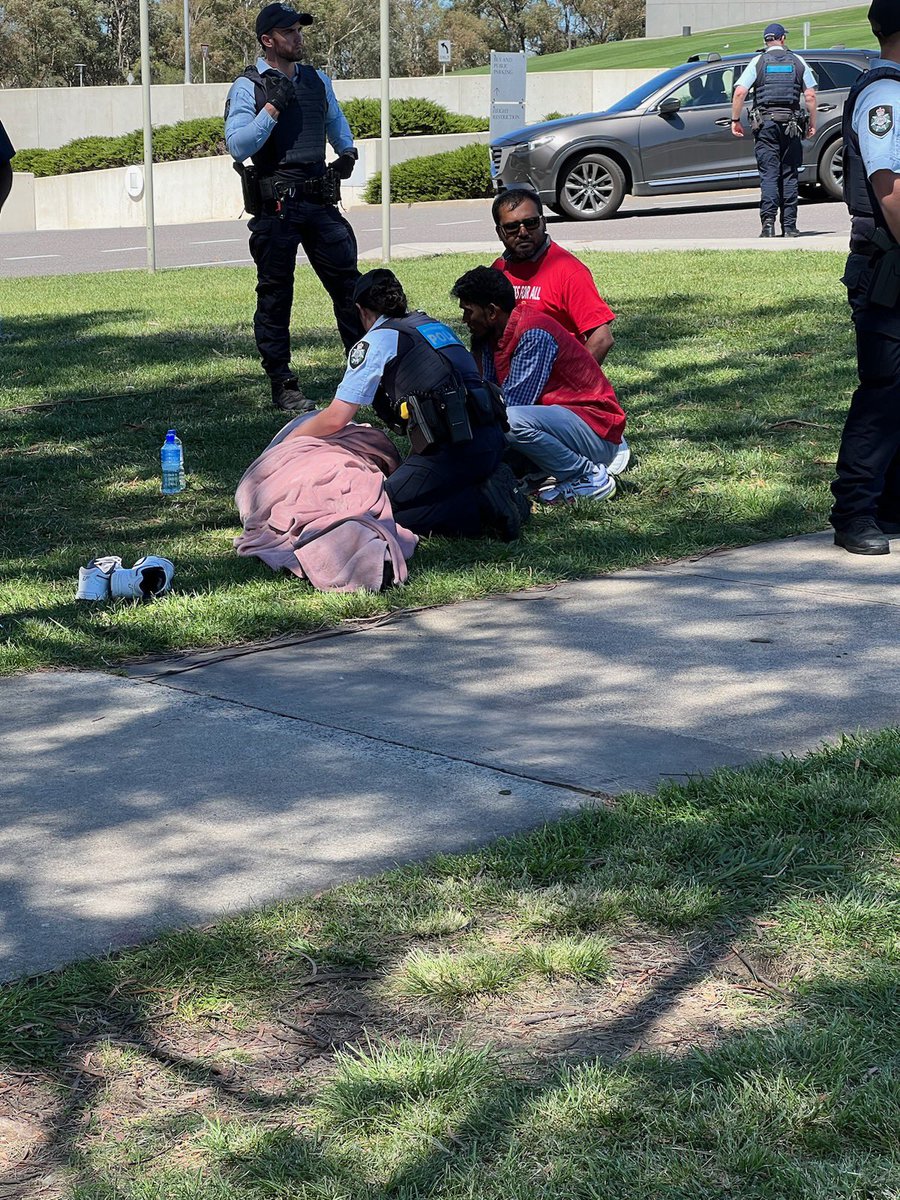nathmorris's tweet photo. Asylum seekers have reportedly collapsed after days of rallying at Parliament House for the right to work and access to Medicare @ASRC1 @OzRefugeeCounc @andrewjgiles @ClareONeilMP @NickMcKim @abccanberra https://t.co/M8Zg0XFqw4