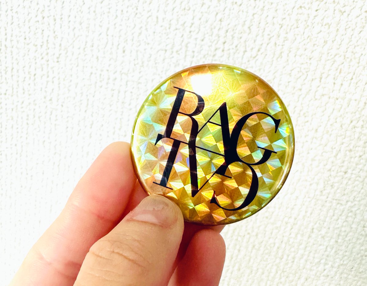 Soundragtag's tweet photo. 🤘✨第3弾の新グッズ✨🤘
3/12のワンマンライブで販売！
第3弾は缶バッジ❣️
こちらもキラキラです！

また、アーカイブ付き配信チケット無限にあります！遠方の方や当日予定合わない方は下記から是非🫶 https://t.co/itqQ0tX3Mr
