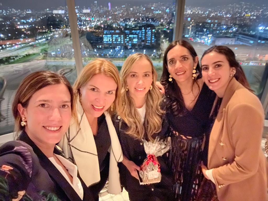 WeInvest4's tweet photo. 📍Live from Bogotá! Women in Investment✨ w/@awscloud
We are honoring women's day with a meeting between high-impact women in the investment ecosystem. What a great community we've built! 
Thanks to our Special Guest @marta_cruz &amp; our host of the night @patsaenz2016
#ColCapital https://t.co/Nec6QX5v4n