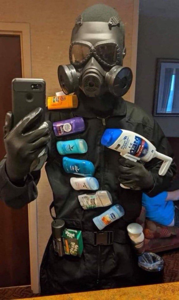 jen_rossyion's tweet photo. Going to cons prepared like #tgptalks https://t.co/LQWq8cluXj
