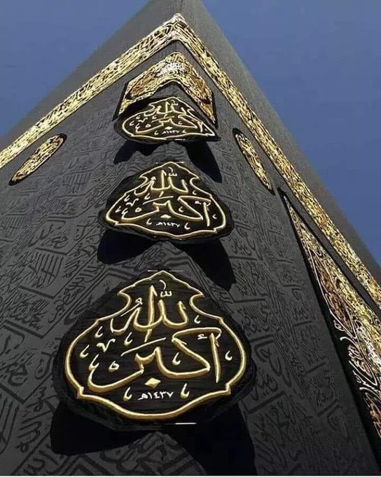 السلام عليكم صباح الخير 💞
اے پیغمبر لوگوں سے کہہ دو کہ اگر میرے رَبّ کی باتیں لکھنے کیلئے سمندر روشنائی بن جائےتو میرےرَبّ کی باتیں ختم نہیں ہوں گی کہ اُس سے پہلے سمندر ختم ہو چکا ہو گاچاہے اُس سمندر کی کمی پوری کرنے کےلئے ہم ویسا ہی ایک اور سمندر کیوں نہ لے آئیں(سورۃ الکھف)