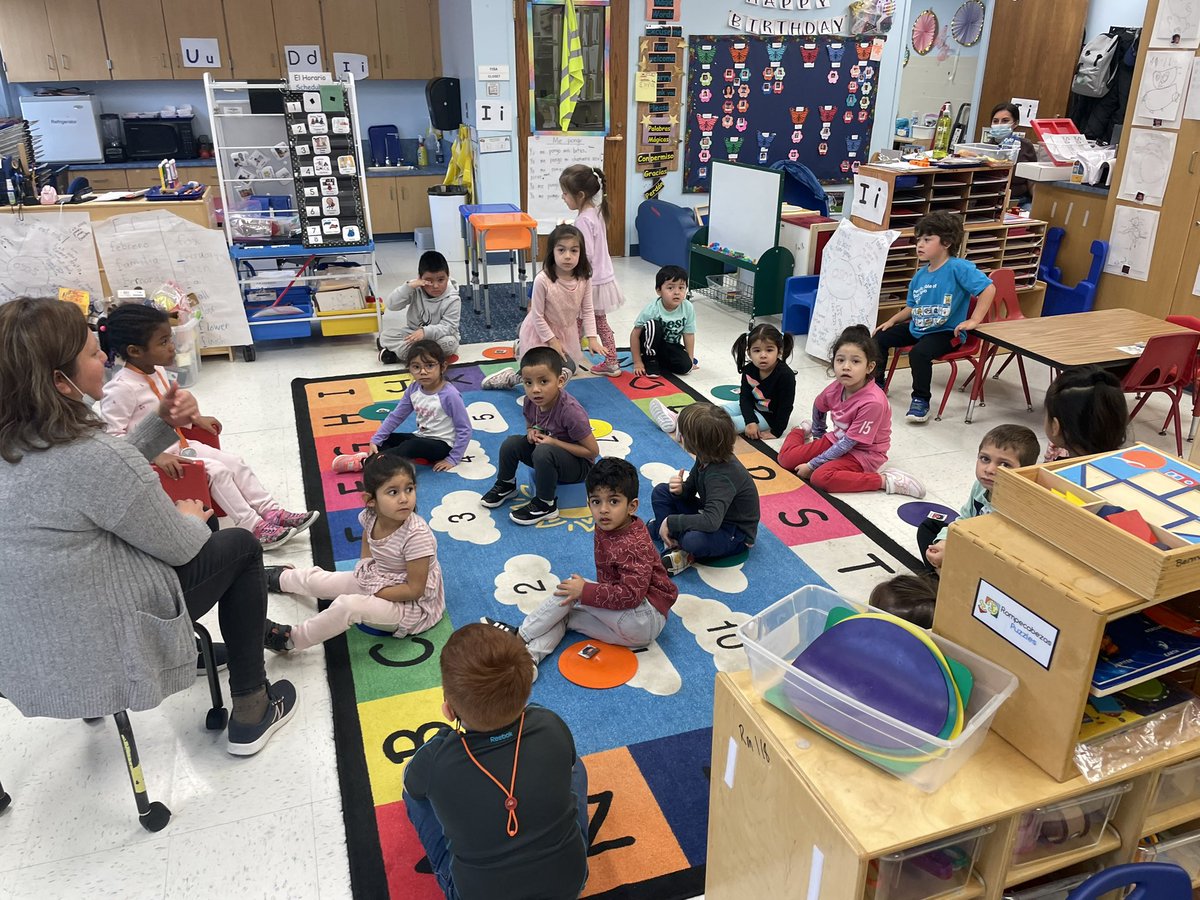 MrCastro112's tweet photo. I’ve had such a blast seeing our youngest learners at @GreenBaySchool learn and play! Such joy comes from seeing what their curious minds can do! I cannot wait to see them join and become part of @otmonarchs in August! #112Leads https://t.co/l5r8DFoMYd