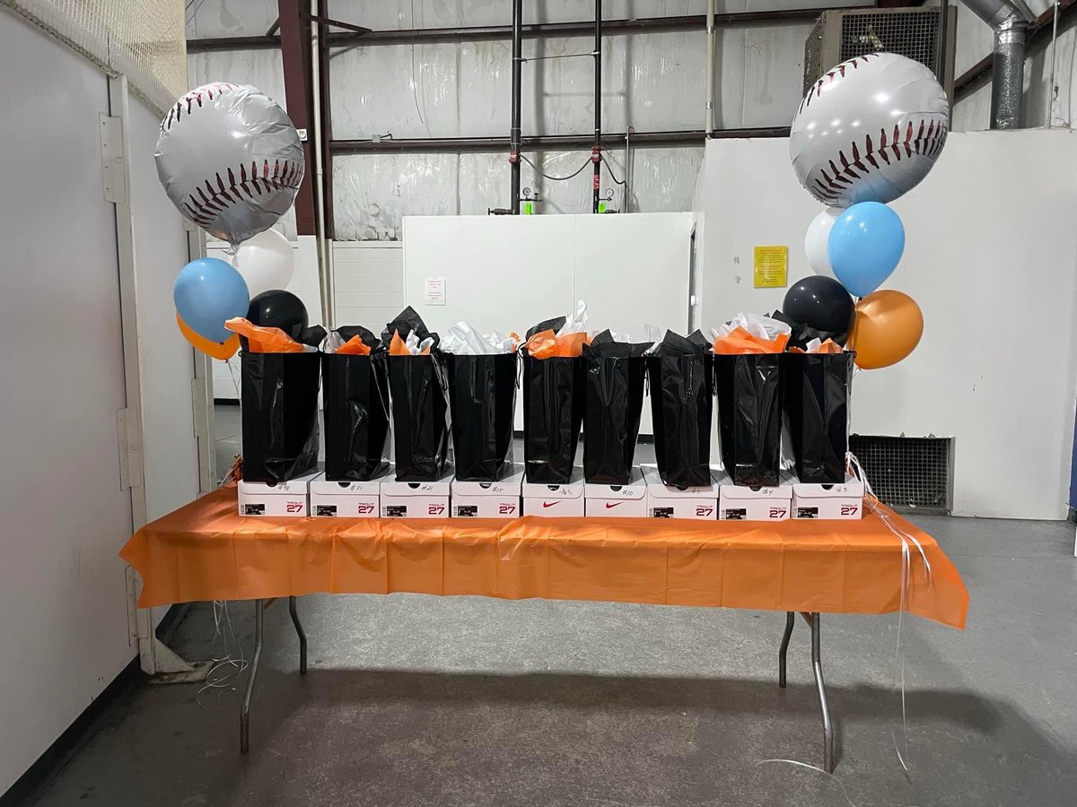 MichArsenal616's tweet photo. Jerseys &amp; cleats are here!The boys were fired up when practice ended and they came around the corner to see this table here!The excitement was fun to watch as they ripped open their bags to find their jerseys!If you look good, you feel good.If you feel good, you’ll play good!BTY https://t.co/Qkkj6XtKg9
