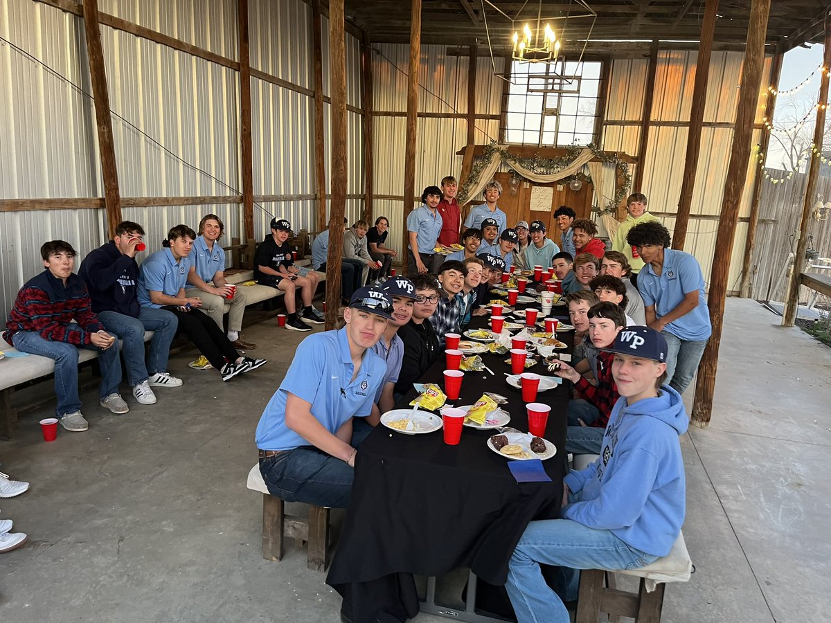 WPlainsBaseball's tweet photo. Great night of fellowship! Thanks to the moms that put together a team meal that included all teams and families! https://t.co/Mtq2756FFC