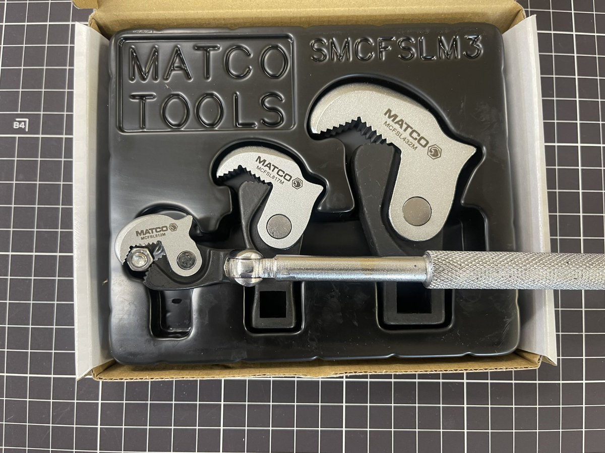 Kai_ZO6LS7's tweet image. #MATOCOTOOLS 

MATOCOの誘惑・・・

3 PIECE CROWFOOT WRENCH SET

スプリング内蔵式で

ラチェットレンチの様に使えるし👏

舐めたボルトやナット

パイプレンチとしても👍

1/4 3/8 1/2 dr

スピンナーハンドルを着けて

5~32mm 3/16~1 1/4inchまで
対応している😇

どうでしょう👍👍