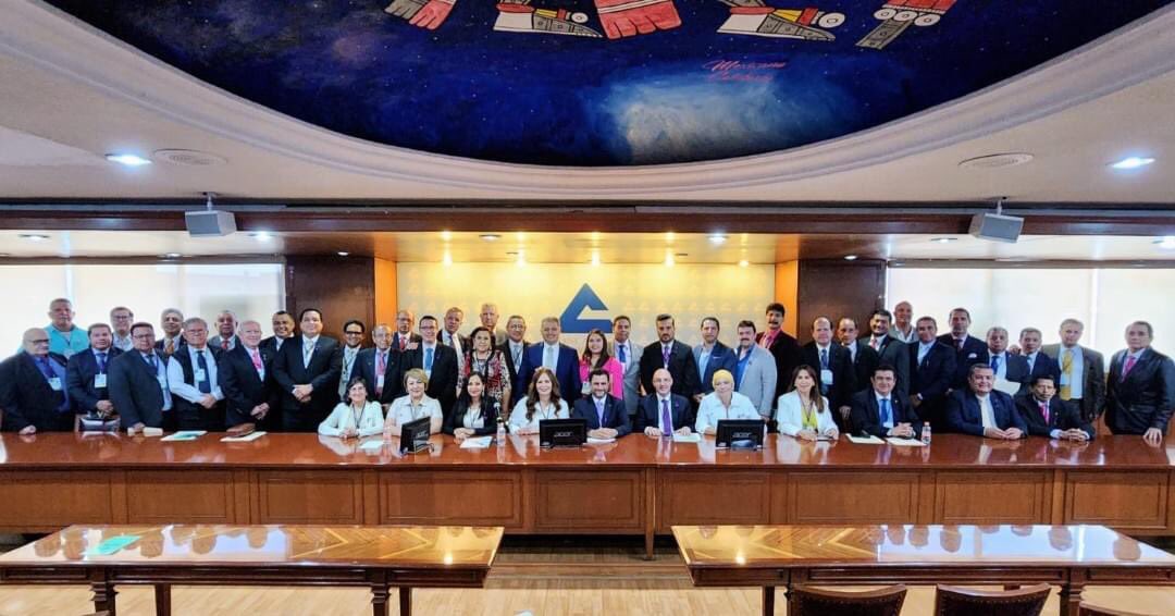 sabas_rico's tweet photo. Muchas felicidades a @hectortejadasha por su reelección al frente de la @Concanaco, estoy seguro que trabajando juntos con mis compañeros daremos continuidad y transformación del sector de comercio y servicios, siendo clave para el crecimiento económico y social de nuestro país. https://t.co/jvHYjFXpCv